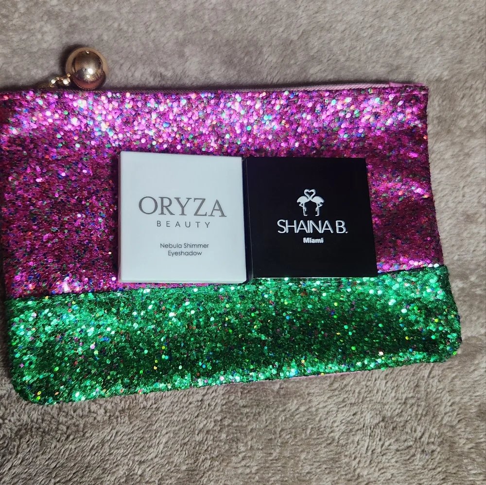 Ipsy Bag and eyeshadow bundle with Luna Magic makeup puff